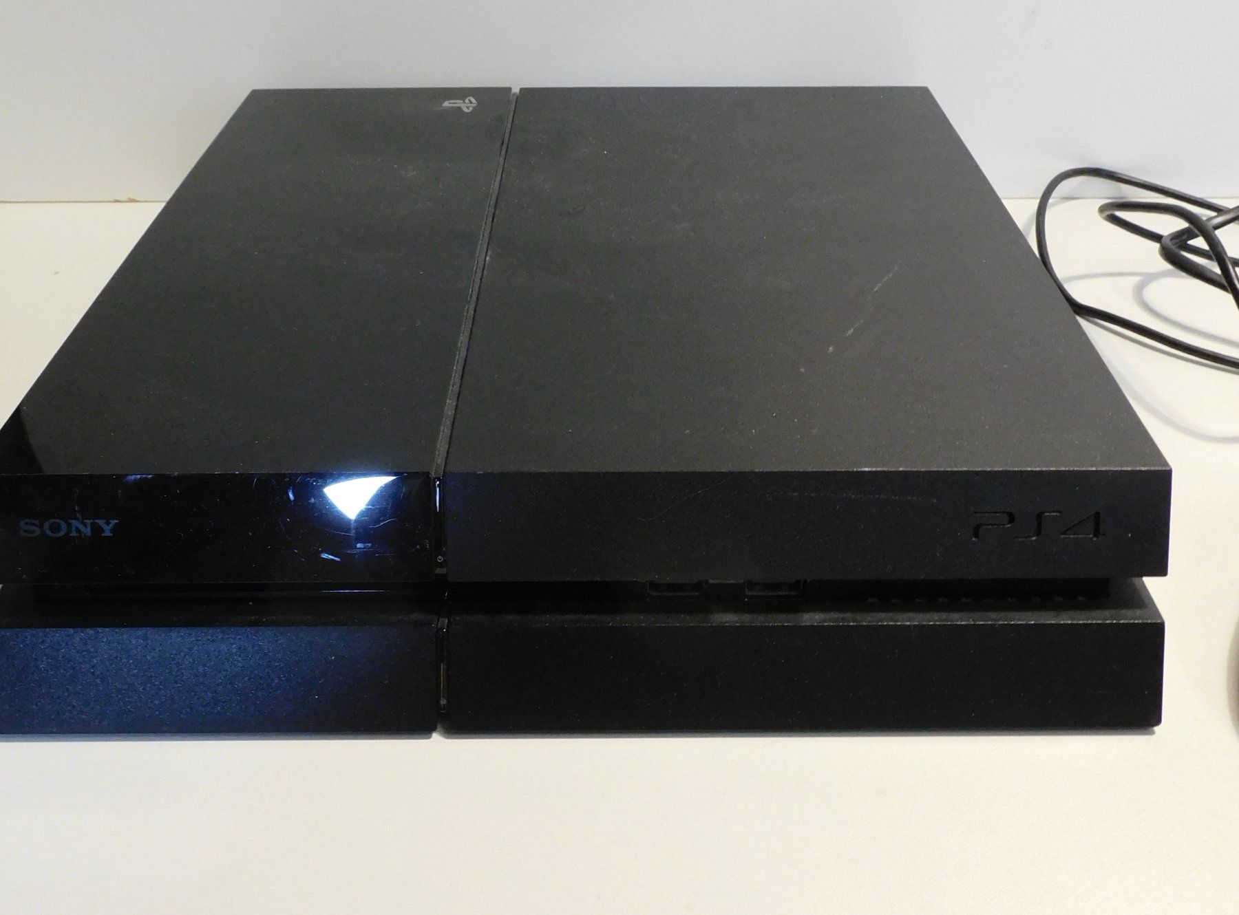 Sony Konsolen: PS 4 Konsole 2 Controller u 5 Spiele PS 4  funktioniert – Gebraucht aus Sursee von 76 6