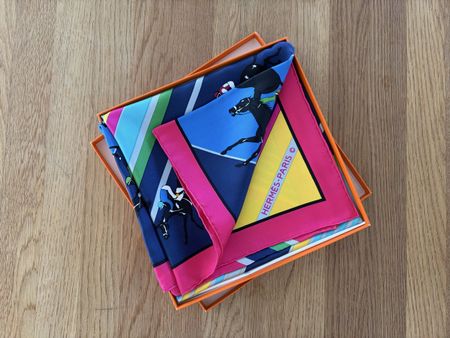 Hermès Paris Carré 90 „Les Courses“ – Seidentuch