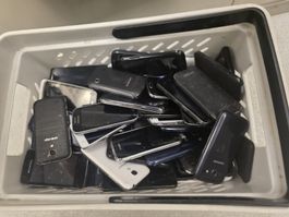 Konvolut / Posten: Ca. 160 Android-Smartphones (Bastlerware 