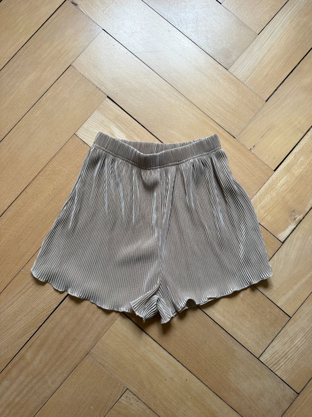 Shein Pantaloni: Plisseeshorts beige 34 – Usato da Zürich venduto da Diazaio