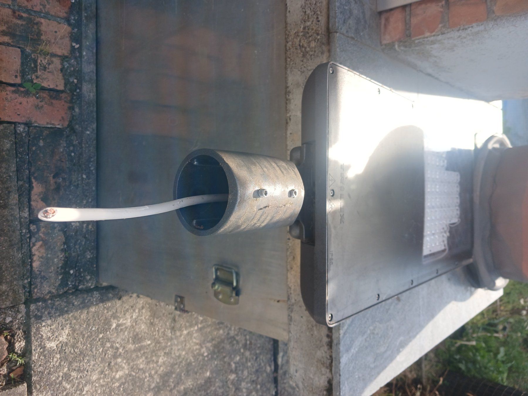 Lampade: Areallampe Trilux – Usato da Basel venduto da SevenFifty5 2