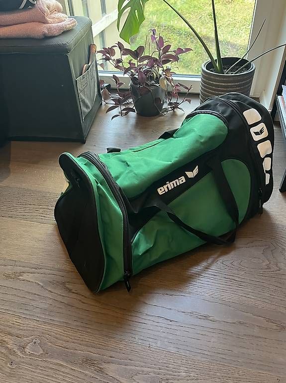 Taschen: Erima Sporttasche – Gebraucht aus Luzern von tro_b2v6