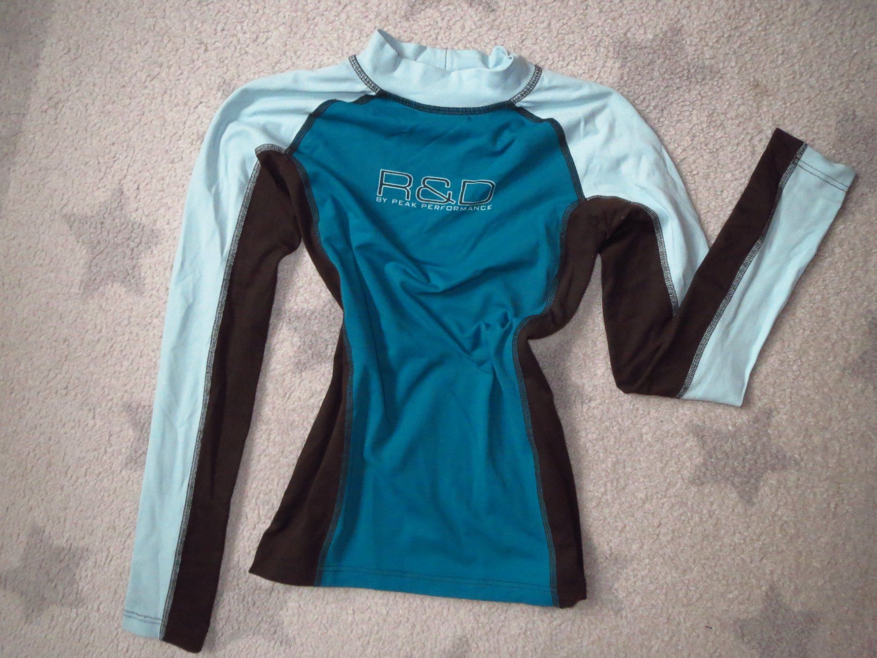 Peak Performance T-shirt: stylisches PEAK PERFORMANCE Damen Shirt Gr S – Usato da Kiental venduto da Anna8702