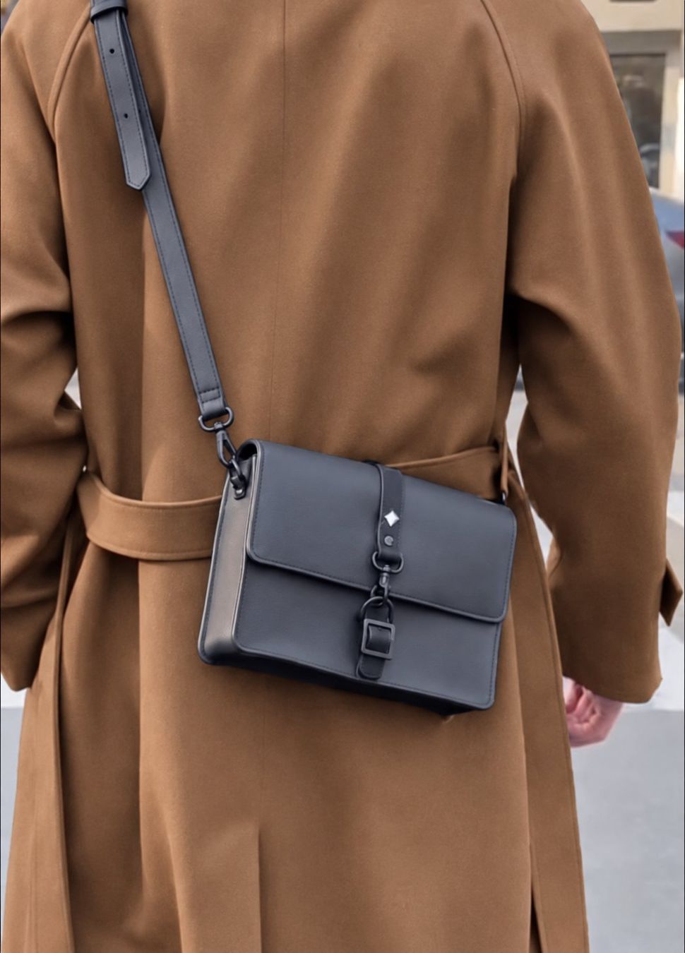 Dior Taschen: DIOR Black Bee Pouch with Shoulder Strap – Gebraucht aus Oberriet SG von MJANE 2