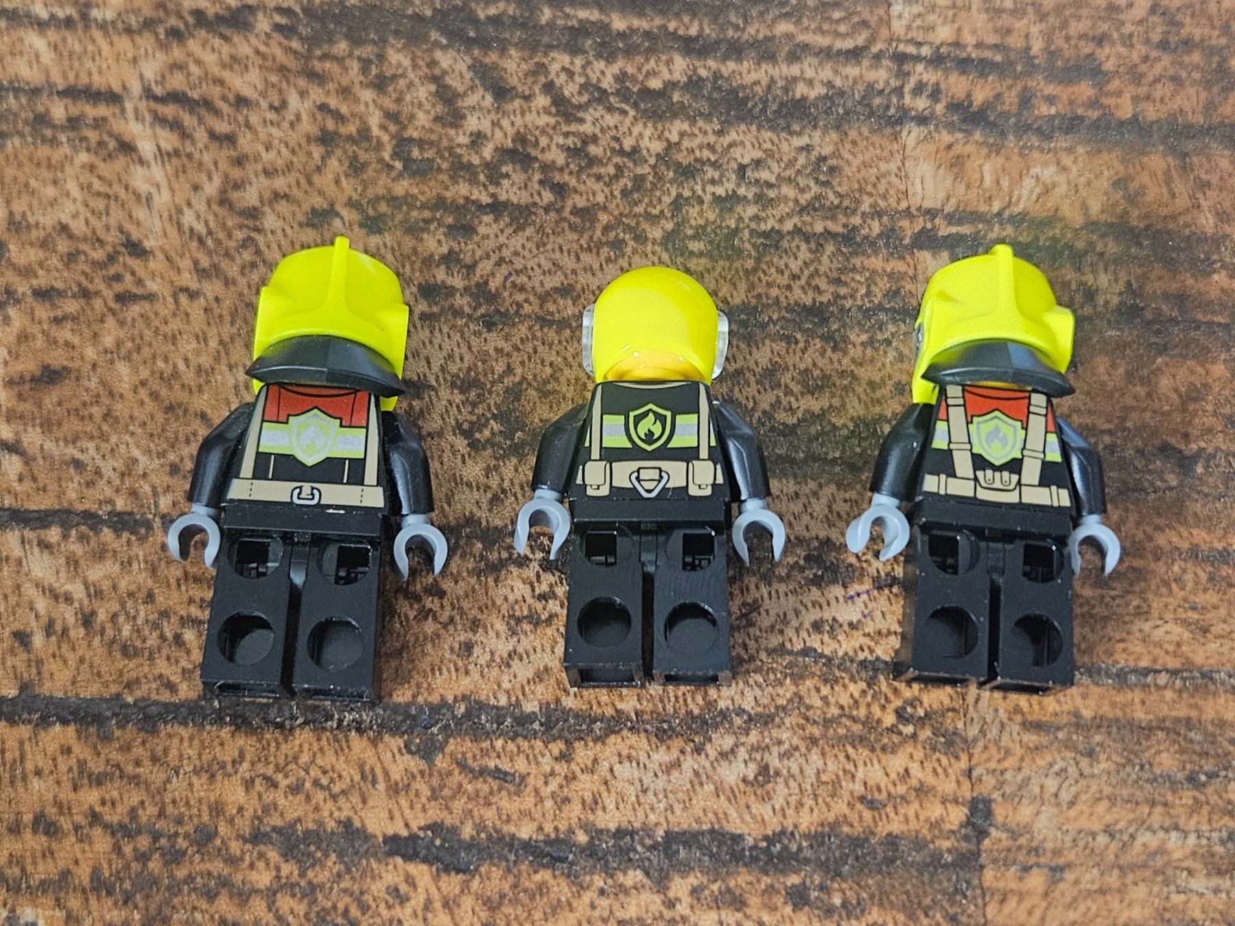 Lego Kit di costruzioni: lego lot de 3 figurines – Usato da Confignon venduto da Ecrofigs 1