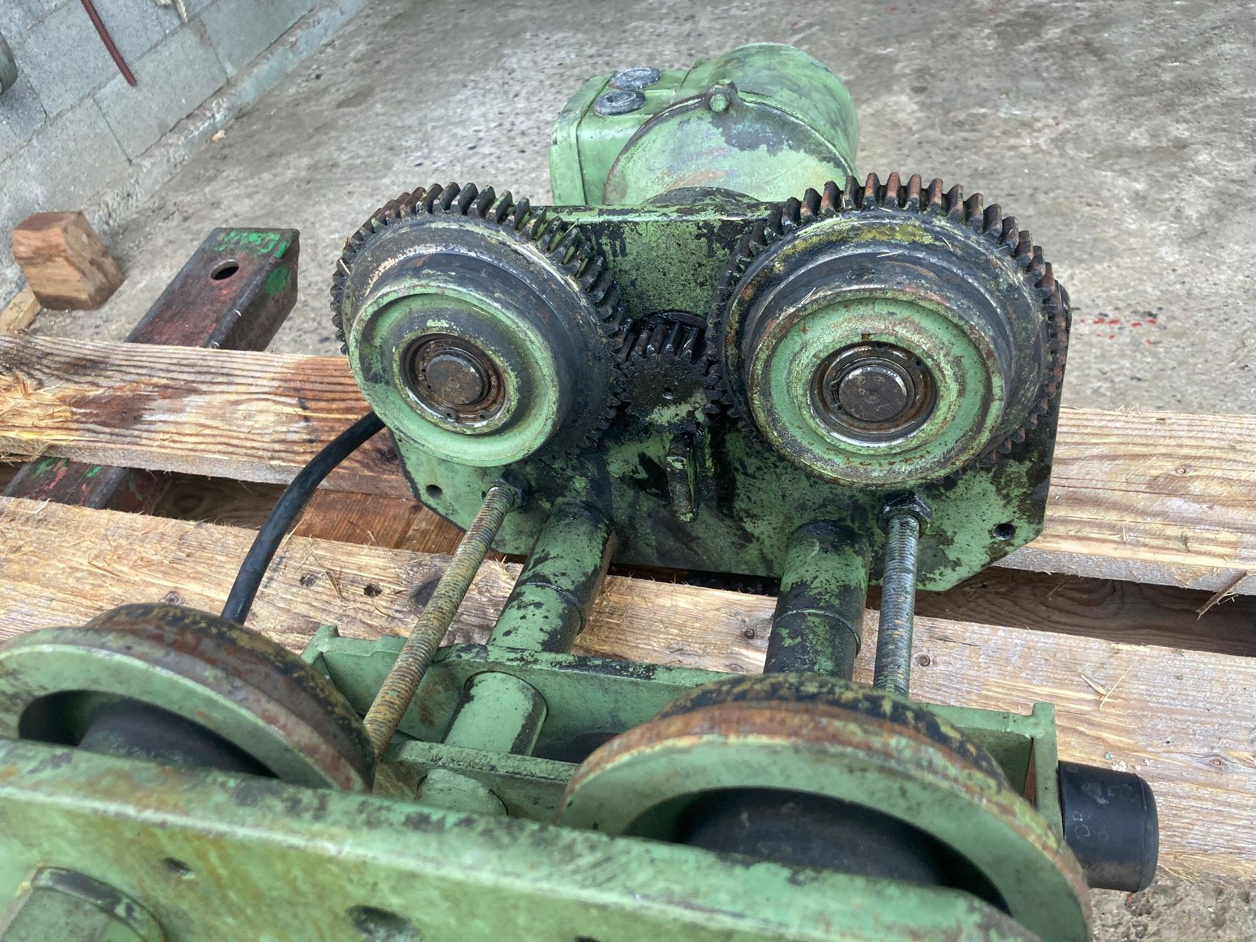 Paranco multiuso: Entraînement électrique pour palan – Usato da Bourrignon venduto da filledemai 3