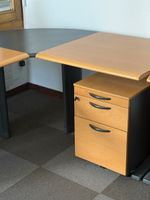 Bureau d'angle bois clair piétement métal bon état