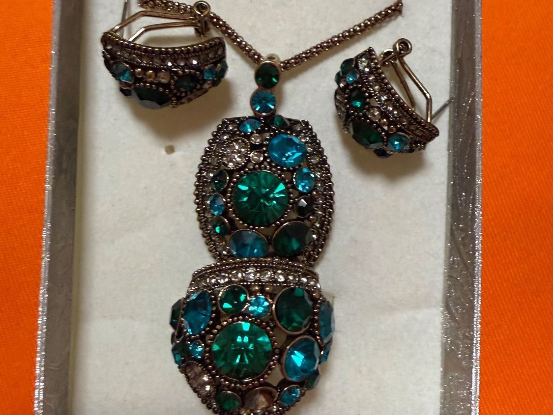 Sonstiger Schmuck: Schmuck Set Grün – Gebraucht aus Altendorf von Elenaneagu22