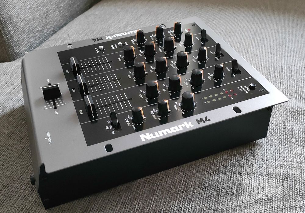 Numark M4 Professional 3-channel mixer (Gebraucht) in Biel/Bienne für ...