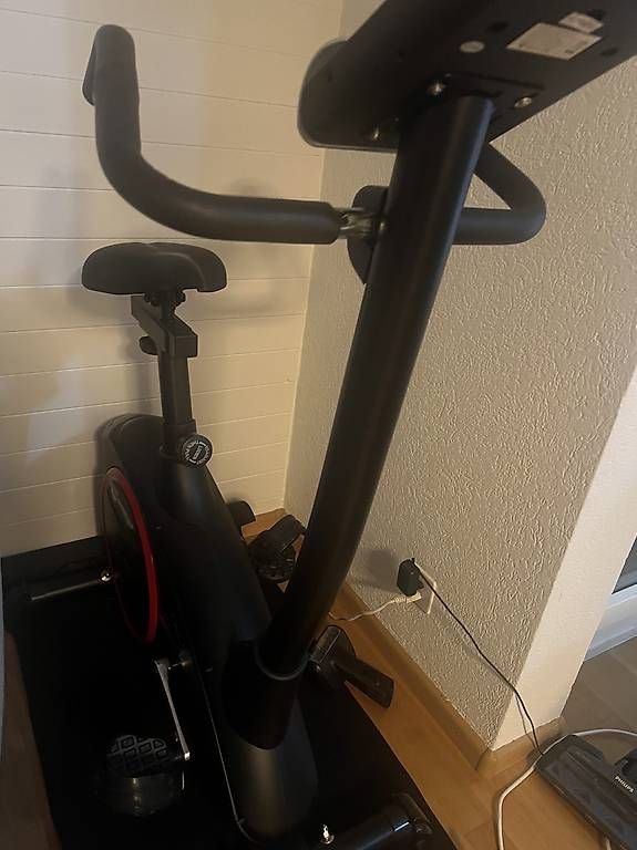 Vélos d'appartement: Ergometer neuwertig inkl Matte – D'occasion à Oberwil BL par BG-Verkauf 1