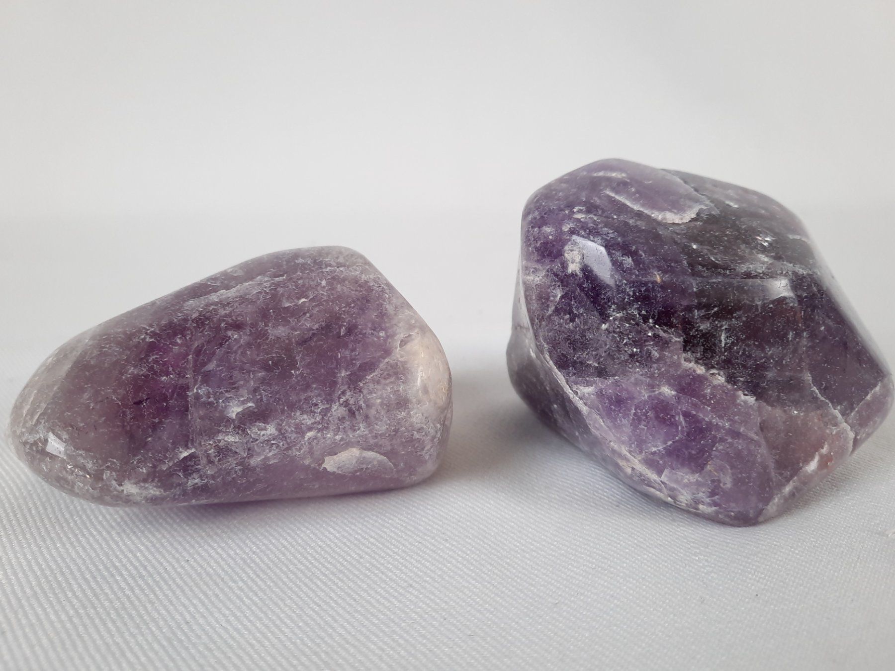 Minerali & Pietre curative: 2 polierte Amethyst-Trommelsteine – Usato da Beinwil am See venduto da Restwert_Beinwil