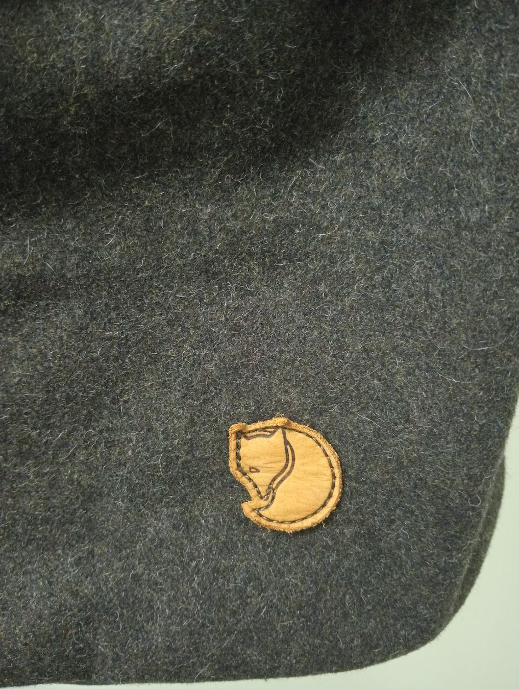 Fjällräven Zaini: Fjällräven Rucksack Filz Grau – Usato da Allschwil venduto da Evgeniia78 9