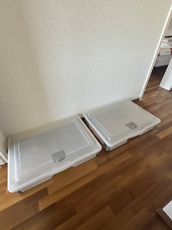 Behälter & Ähnliches: Plastik-Box auf Räder, stapelbar – Gebraucht aus Hochfelden von sus_776p