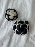 Broches fleurs vintage, noir et blanc