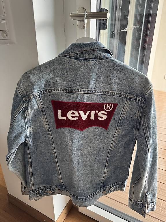Jacken: Levis Jeansjacke Damen – Gebraucht aus Rotkreuz von LoriLori
