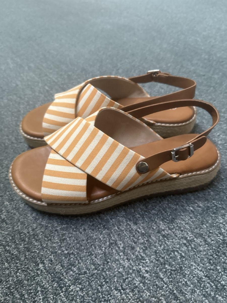 Dosenbach Scarpe da donna: Catwalk Sandalen gestreift Gr.  40 – Nuovo (secondo la descrizione) da Baltschieder venduto da YmroBe 1