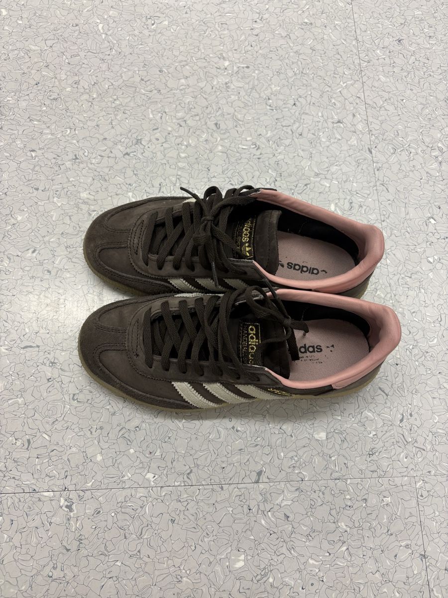 Adidas Damenschuhe: Adidas Sneakers 37.5 – Gebraucht aus Bern von mer_s9n5