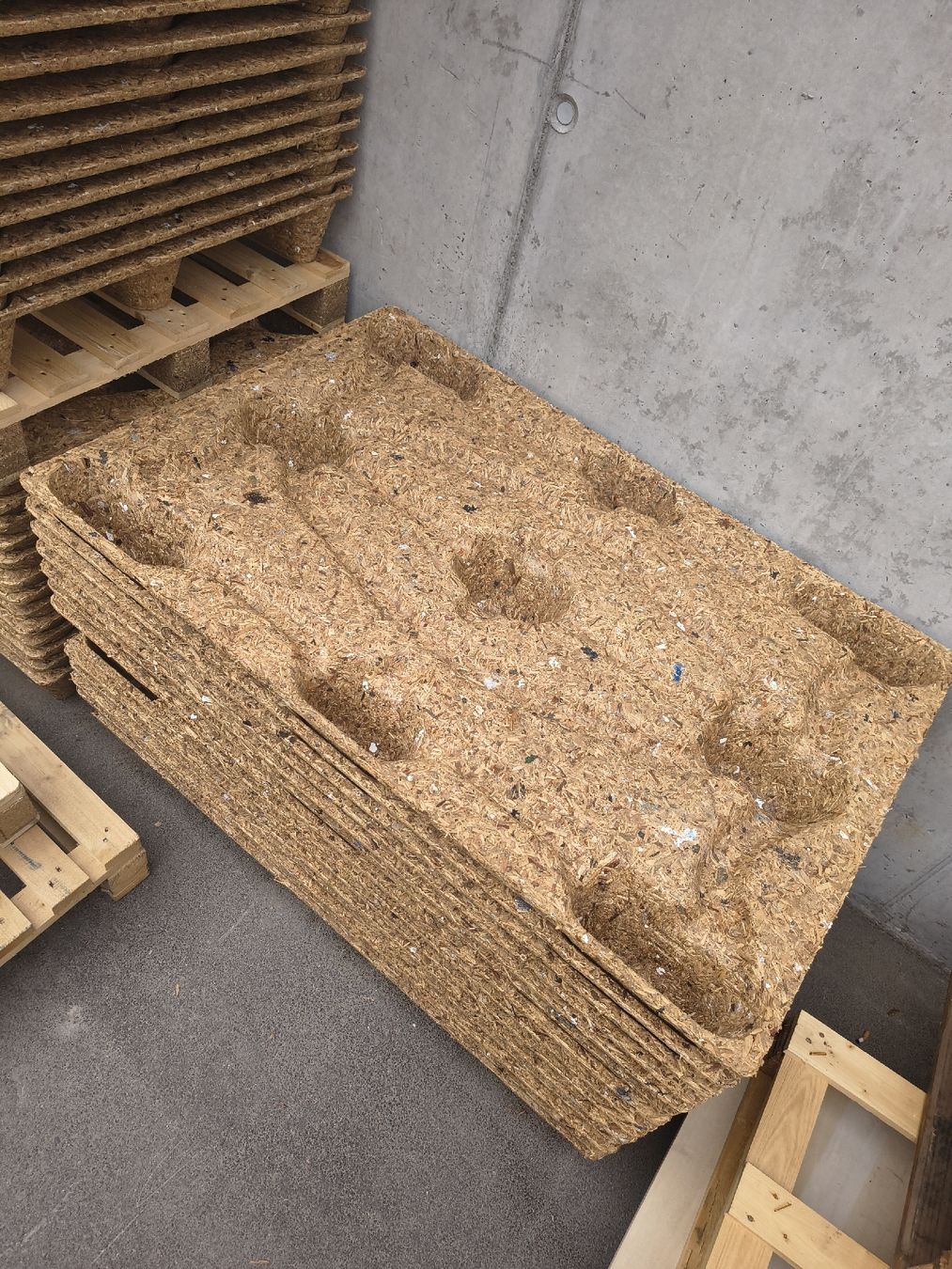 Palettes: Einwegpaletten Holz Pressspan – D'occasion à Aadorf par skaskaboy 2