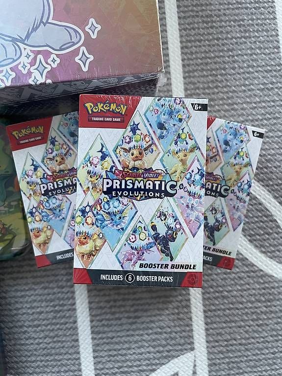 Cartes à collectionner: Pokémon Prismatic Evolutions Sammlung – D'occasion à Oberengstringen par saliem_ 2