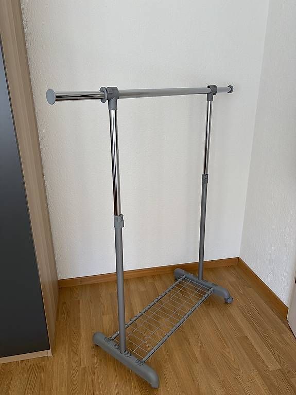 Autres décorations & accessoires: Mobiler Kleiderständer – D'occasion à Thun par dani20be