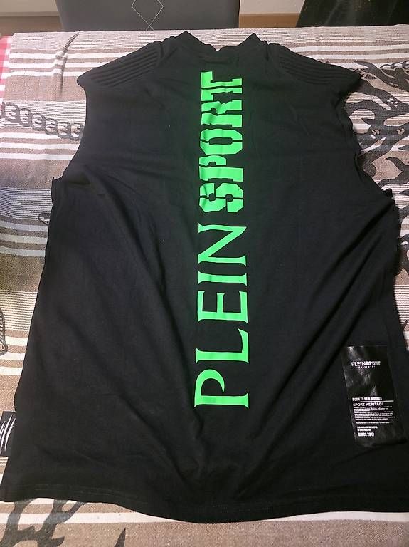 T-shirt: Sport Tank top Philipp Plein – Usato da Bassersdorf venduto da ros_mn7q 4