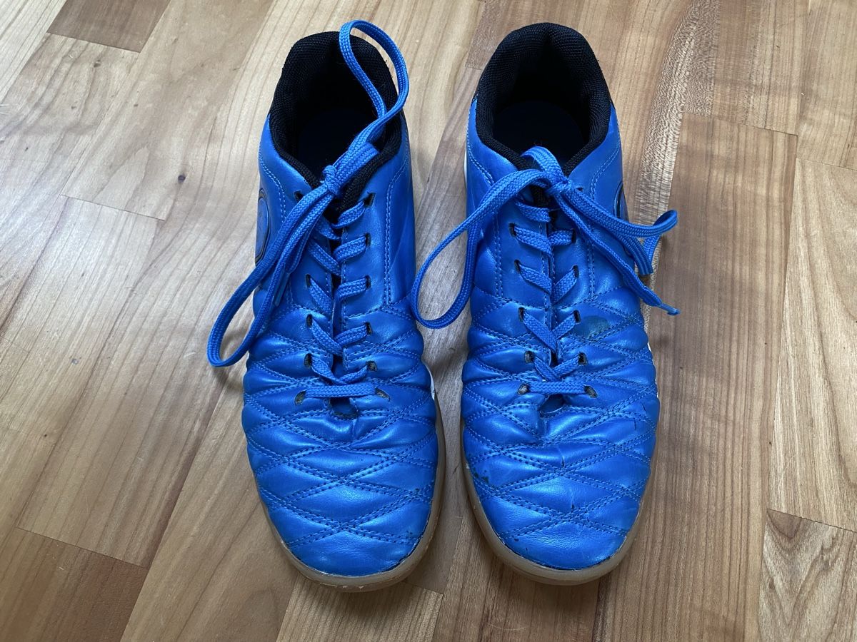 Scarpe da uomo: Hallenturnschuhe Grösse 38 – Usato da Basel venduto da lxbsl