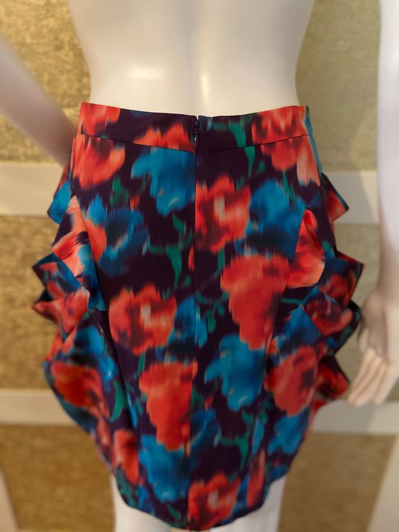 BEBE 100%silk architectural pocket skirt 3