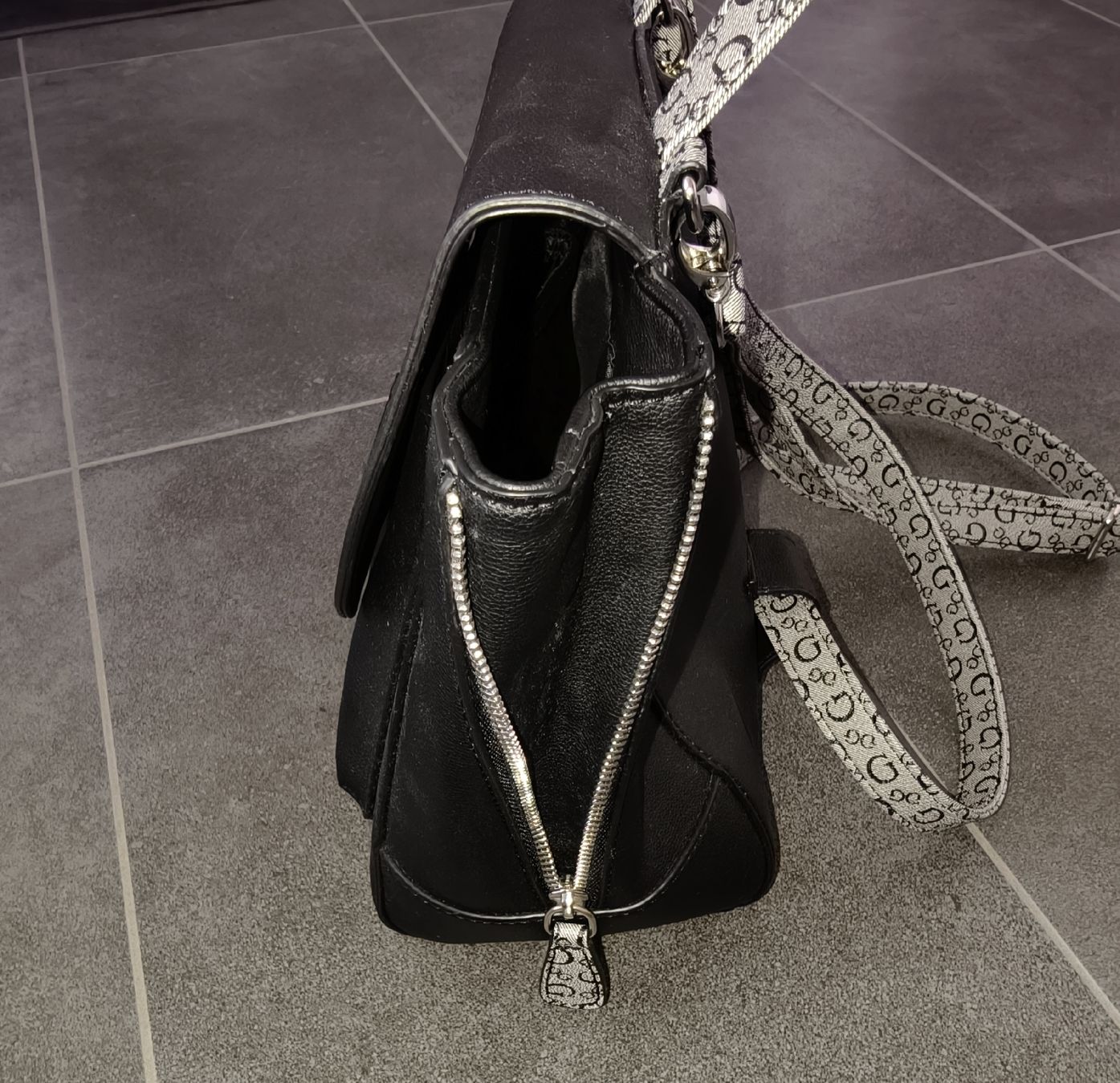 Guess Borse da donna: Sac Guess pour Femmes – Nuovo (secondo la descrizione) da La Chaux-de-Fonds venduto da glad0s 4