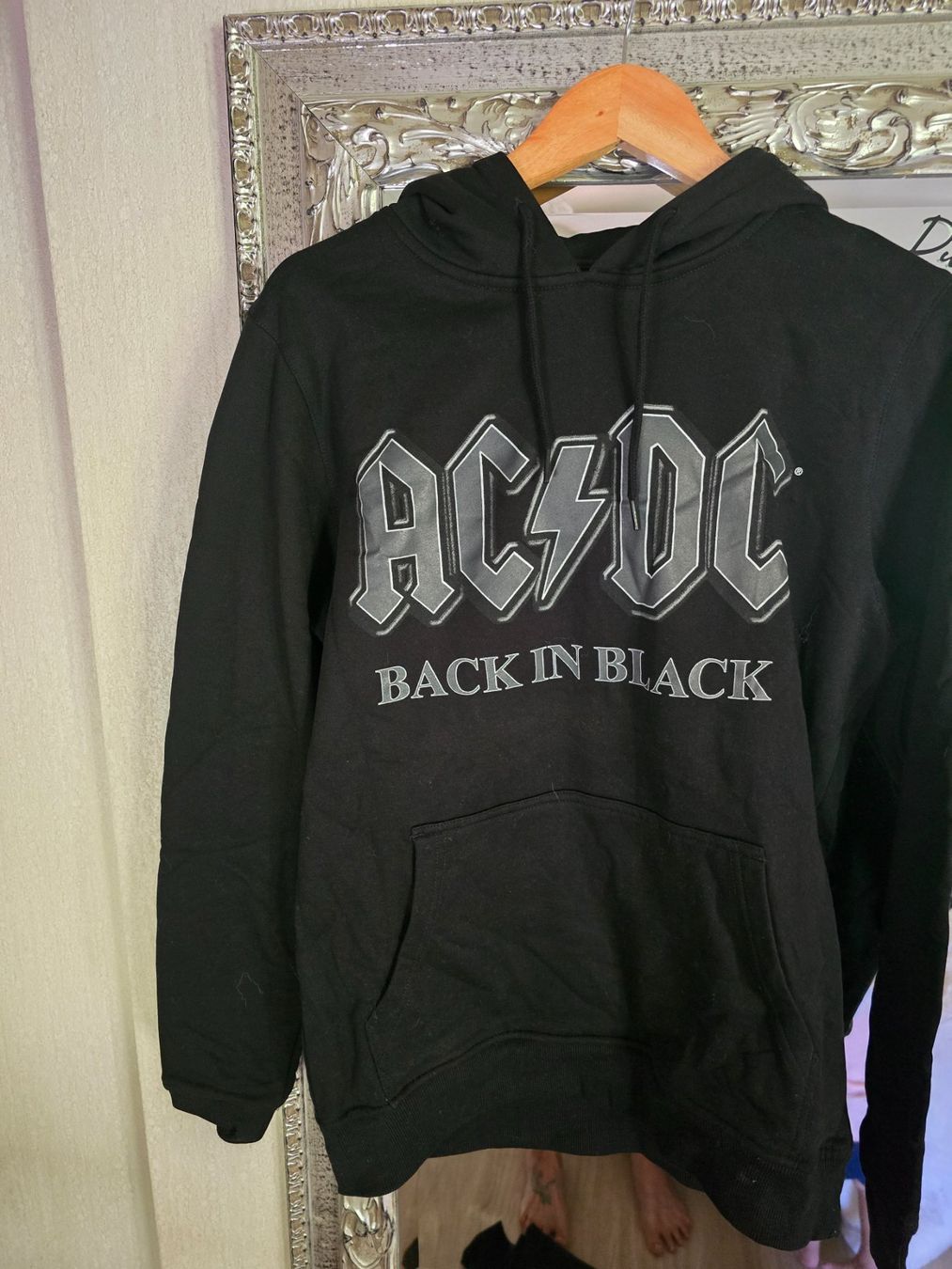 Pulls & Sweat-shirts: Pullover mit AC/DC Motiv schwarz Grösse M neu – D'occasion à Reute AR par angelflower
