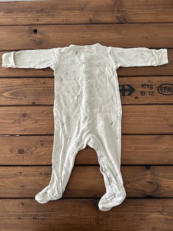 Pyjamas & Ähnliches: Strampler / Pijama 0-6 Monate | Weltraum – Gebraucht aus Zürich von domeldidom 4