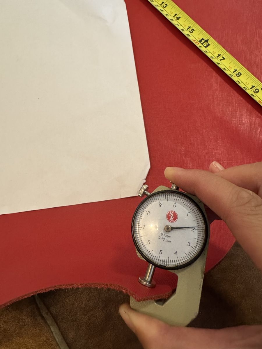 Tessuti: Red Leather Craft Fabric , 1.9mm. – Nuovo (secondo la descrizione) da Veyras venduto da ValClasse 2