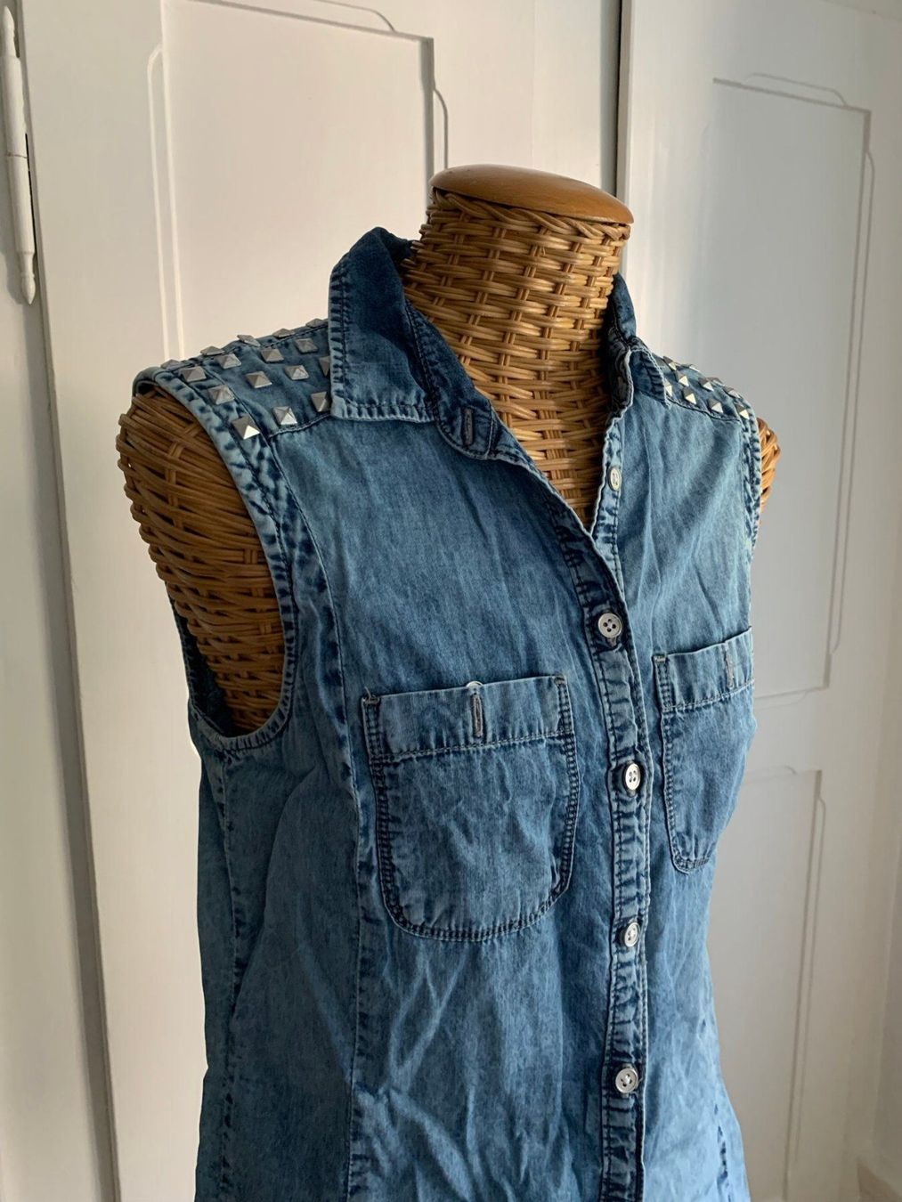 Camicette: Jeansbluse blau mit Nieten - S – Usato da Zürich venduto da Diazaio 1