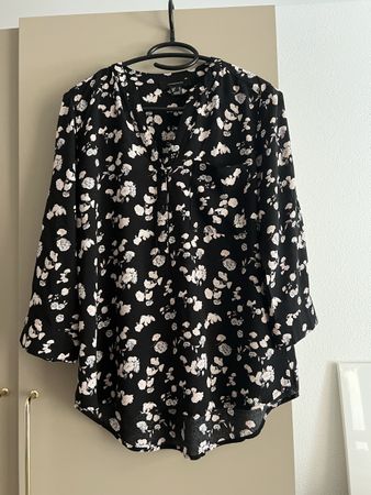Damenbluse schwarz geblümt S/ M guter Zustand