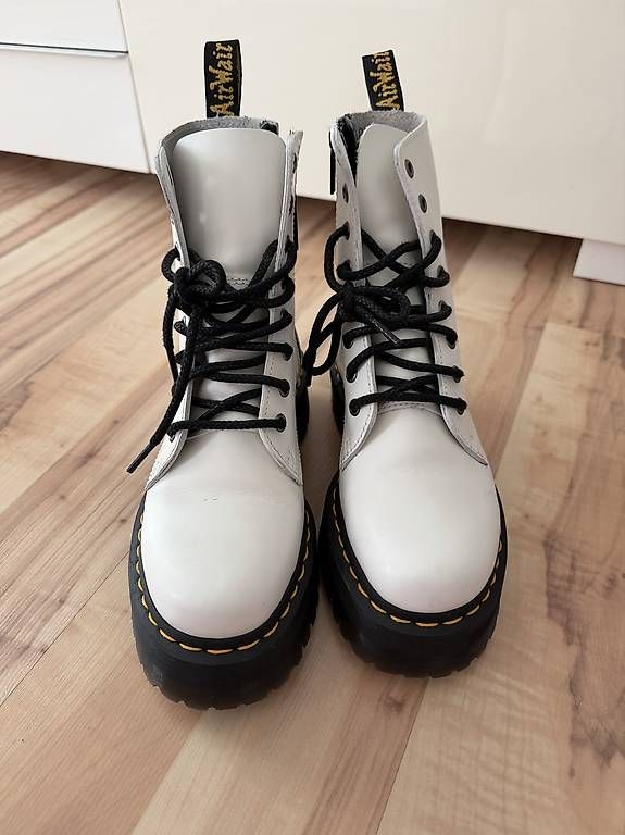 Scarpe da donna: Weisse Schnürboots mit Profilsohle – Usato da Rorschach venduto da Tara234 1