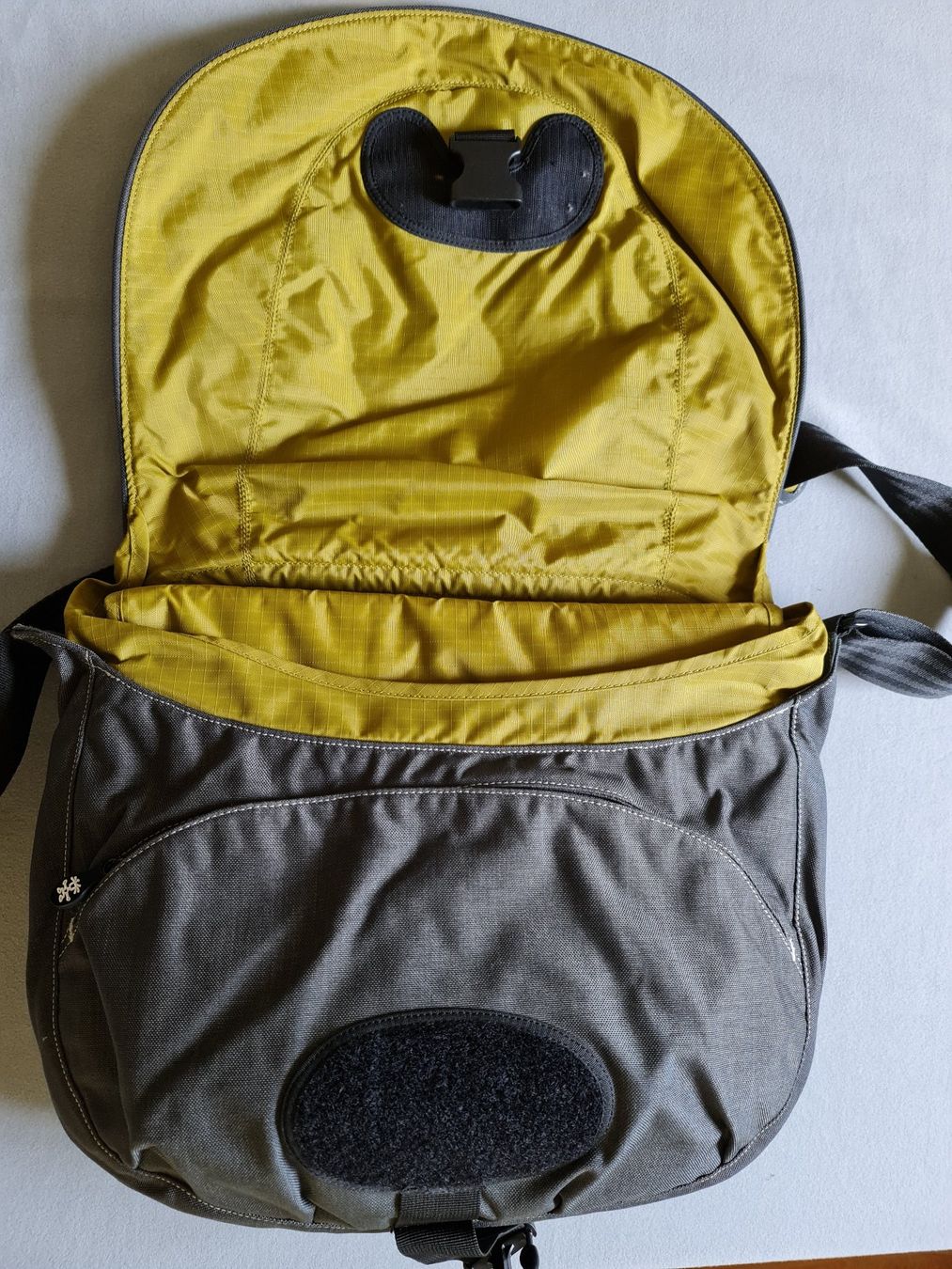 Crumpler Borse: Crumpler grosse Umhängetasche – Usato da Embrach venduto da Ta89 2