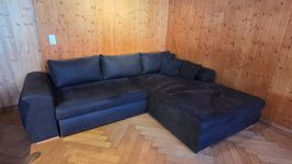 Dunkelgraues Ecksofa mit Bettfunktion, gratis