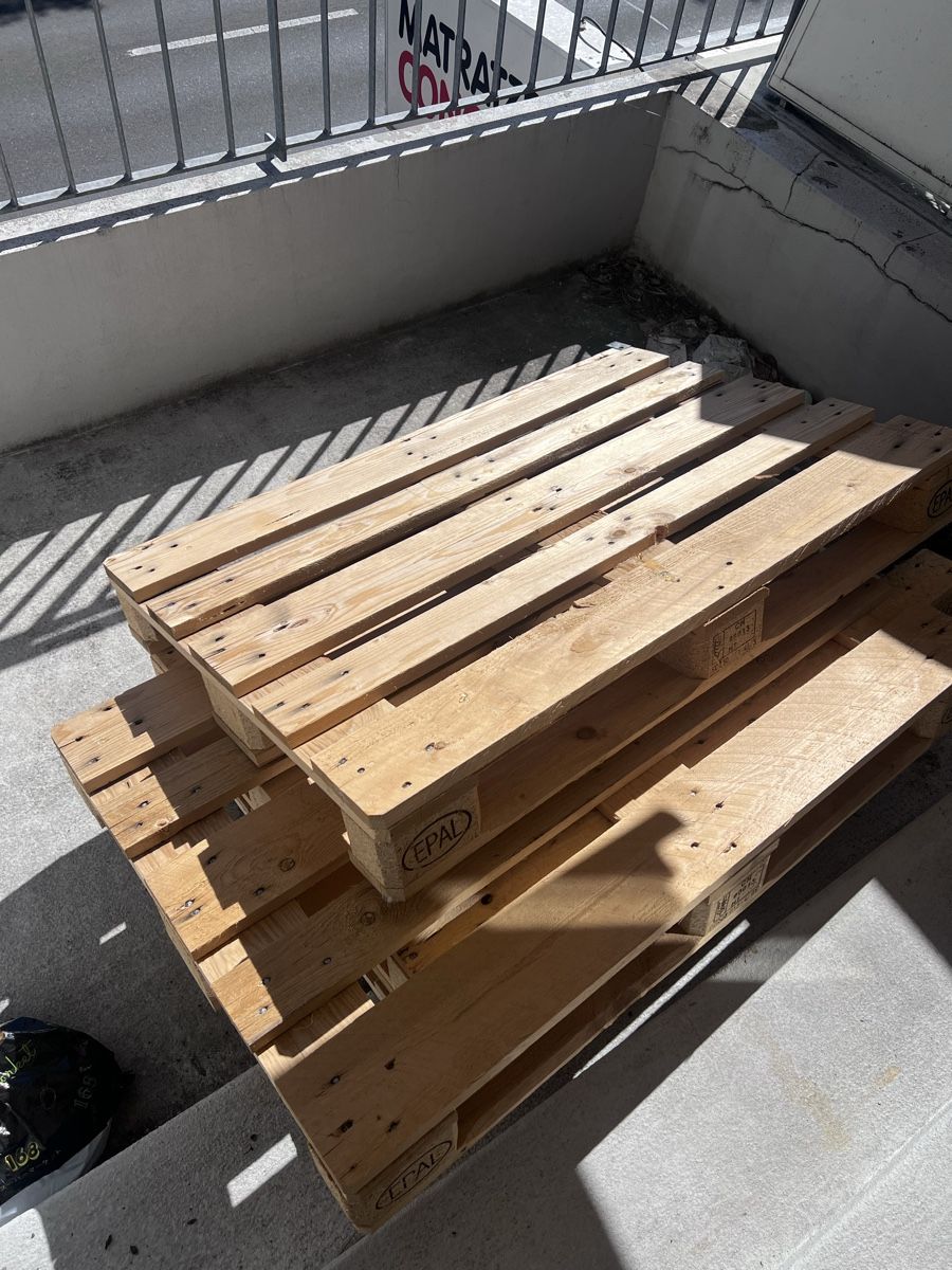 Pallets: 4 Paletten  – Usato da Thun venduto da Logi.