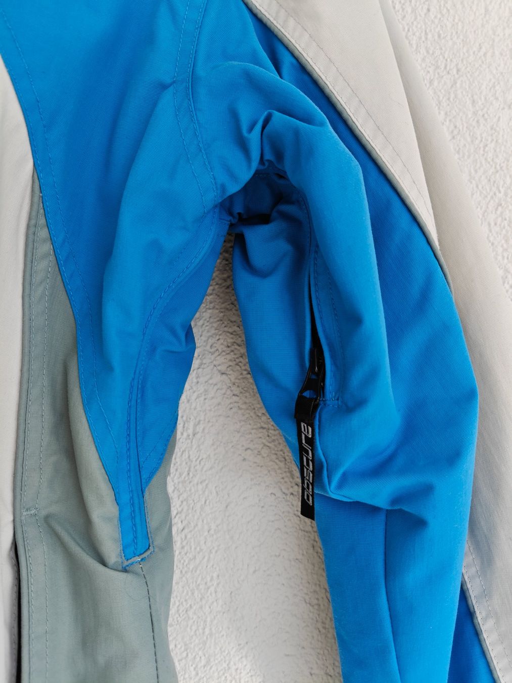 Obscure Giacche: Obscure Skijacke Gr.S weiss blau – Usato da Uetendorf venduto da oinkioink88 4