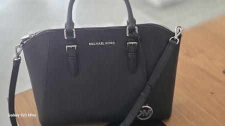 Sac Michael Kors noir, modèle Selma, parfait état hiver ❄️