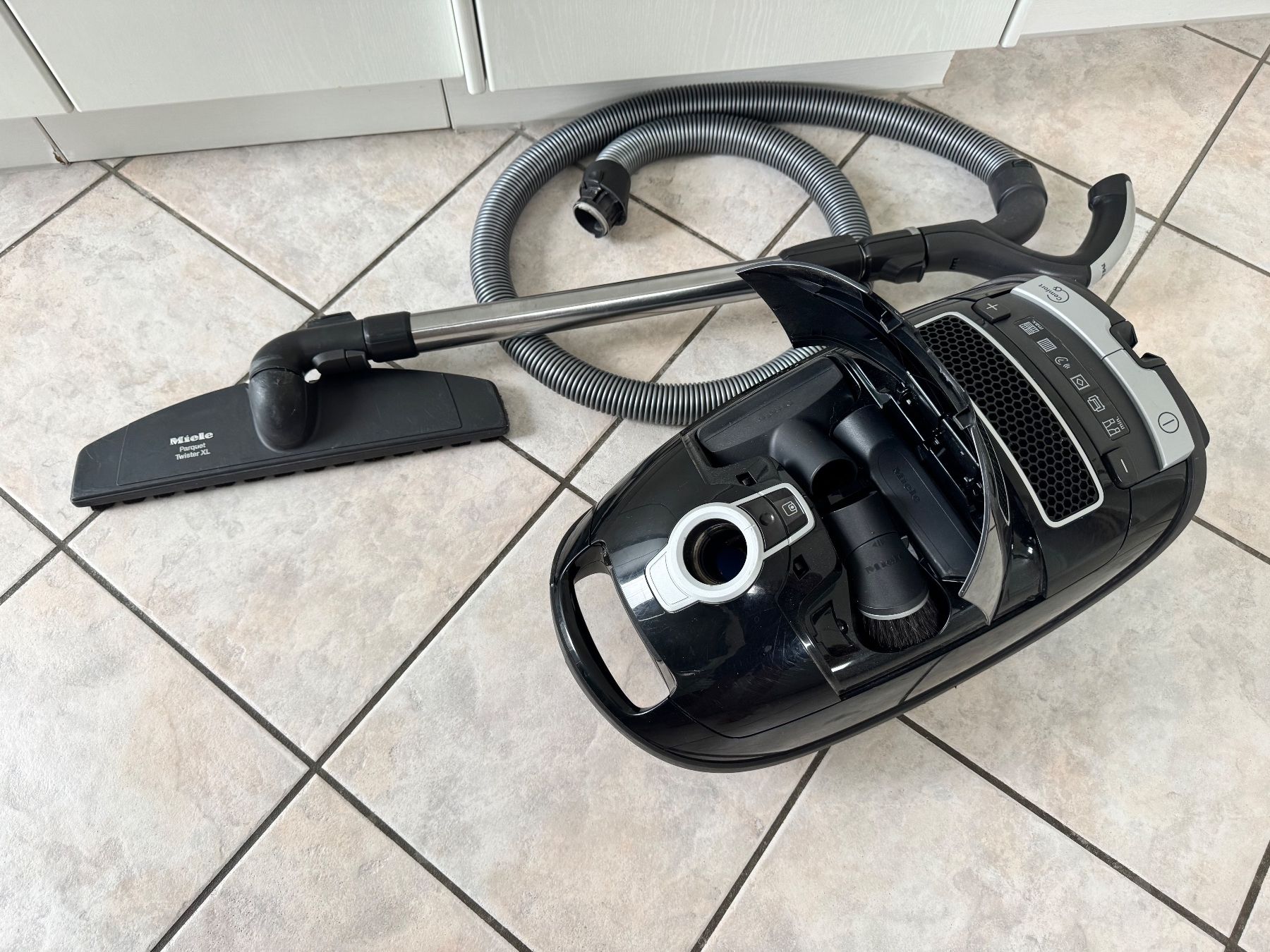 Miele Aspirapolveri & Accessori: Staubsauger Miele Complete C3 Cat & Dog – Usato da Frauenfeld venduto da difi67 3