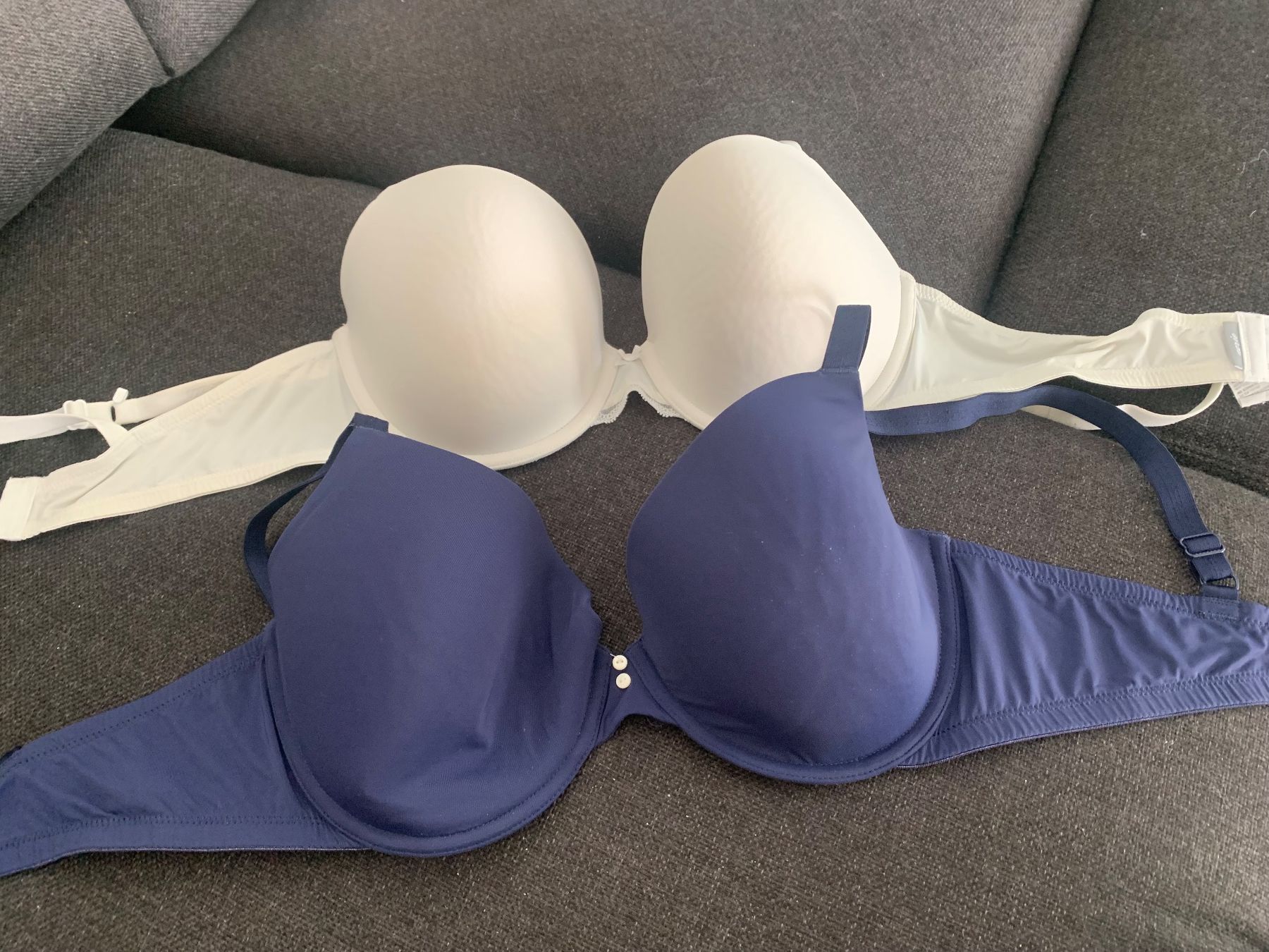 Altra biancheria intima: Zwei BHs creme und blau Grösse 75 D American Eagle – Usato da Buelach venduto da Joeggu0