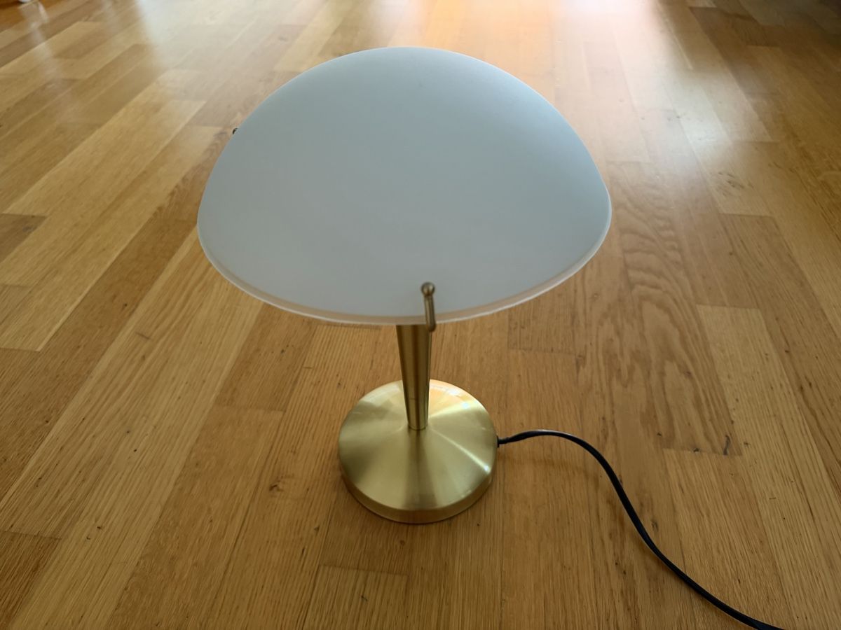 Lampes: Touch-Tischlampe aus Messing  – D'occasion à Bettlach par Tradenet100