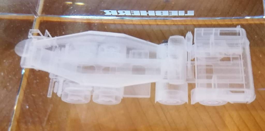 Liebherr Modellbausätze & Standmodelle: Liebherr LKW 4- Achser im Glas – Gebraucht aus Stüsslingen von Sandsalz 1