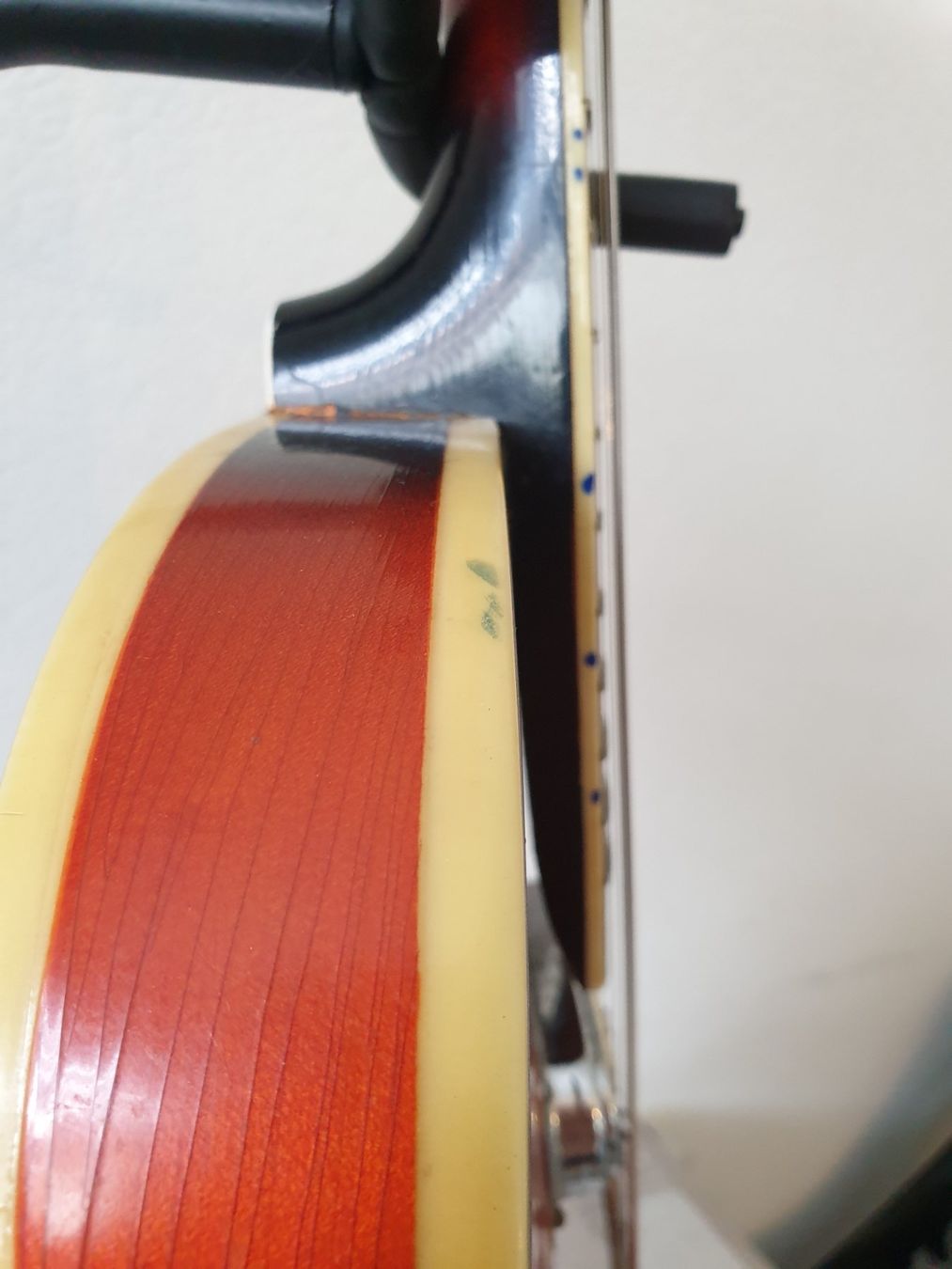 Vintage Strumenti musicali: Guitare Jazz Klira – Usato da Mézières FR venduto da PAFZIK 3