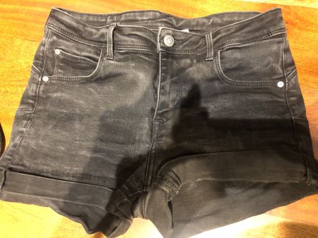 Schwarze Jeansshorts Gr. 38, ideal für Sommer