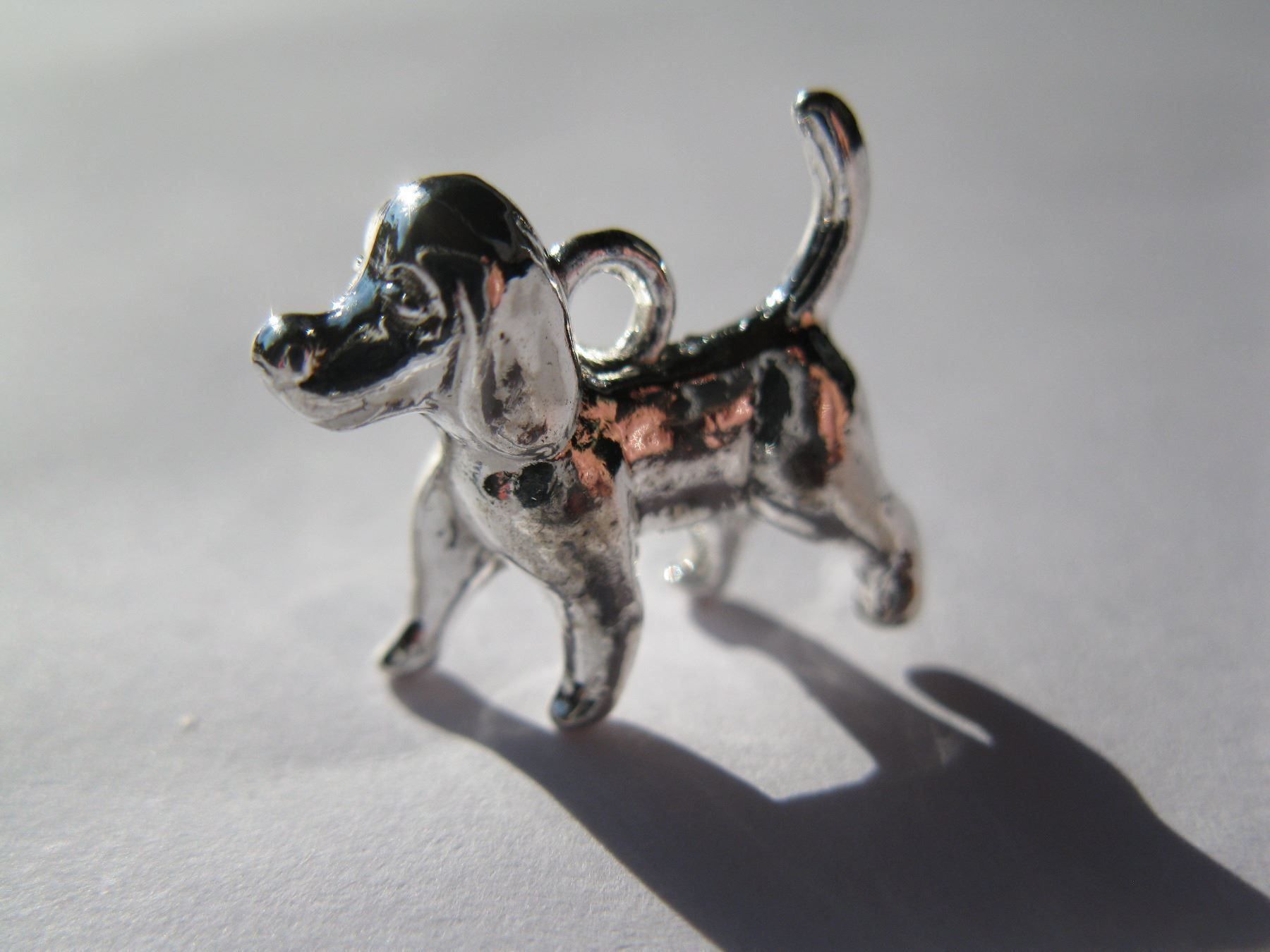 Perle (finte): Anhänger Hund, 3D, versilbert – Nuovo e nell'imballaggio originale da St. Margarethen TG venduto da LuanaKa 1