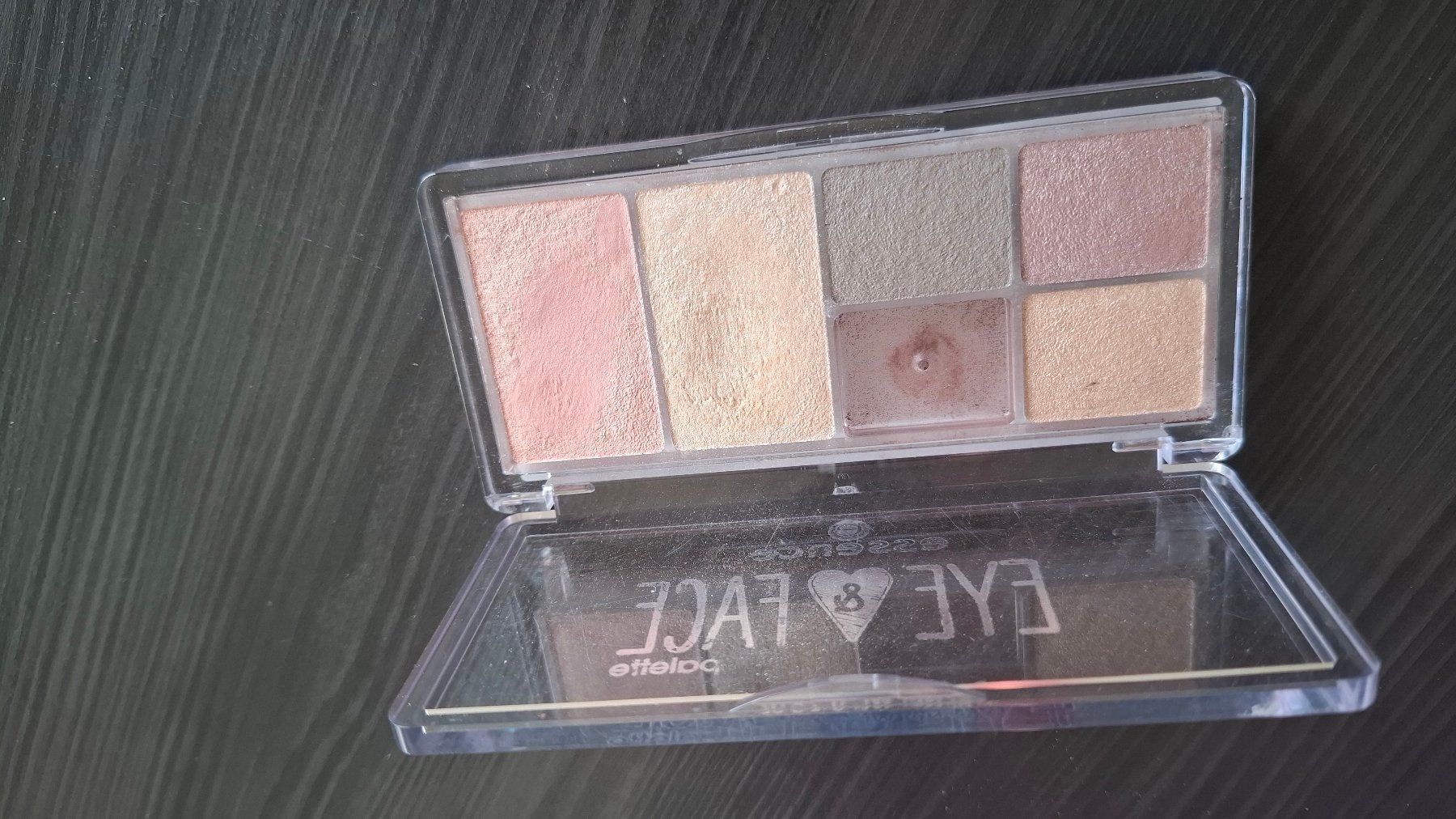 Make-up: Essence eye & face Palette – Usato da Rickenbach b. Wil venduto da Beautiful.Things 2