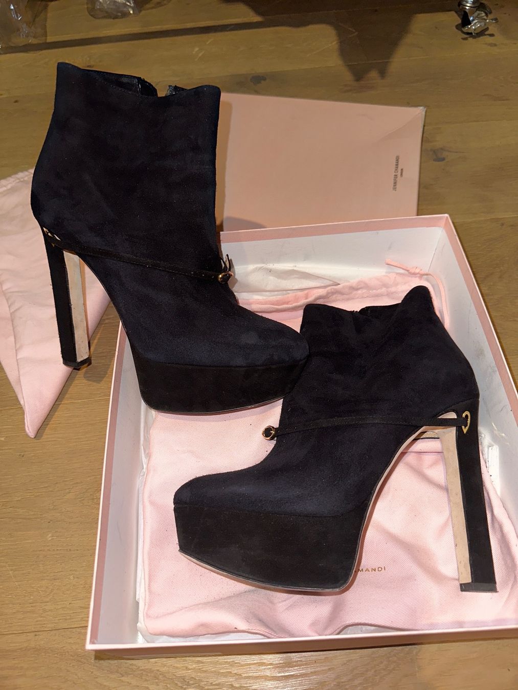 Scarpe da donna: Jennifer Chamandi suede boots – Nuovo (secondo la descrizione) da Genève venduto da val_rp9x 4