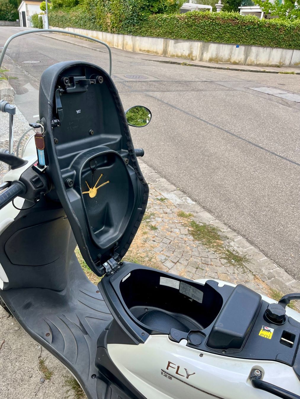 Piaggio Scooters: Piaggio Fly 125 weiss – Gebraucht aus Binningen von NadiaSpycher4102 6
