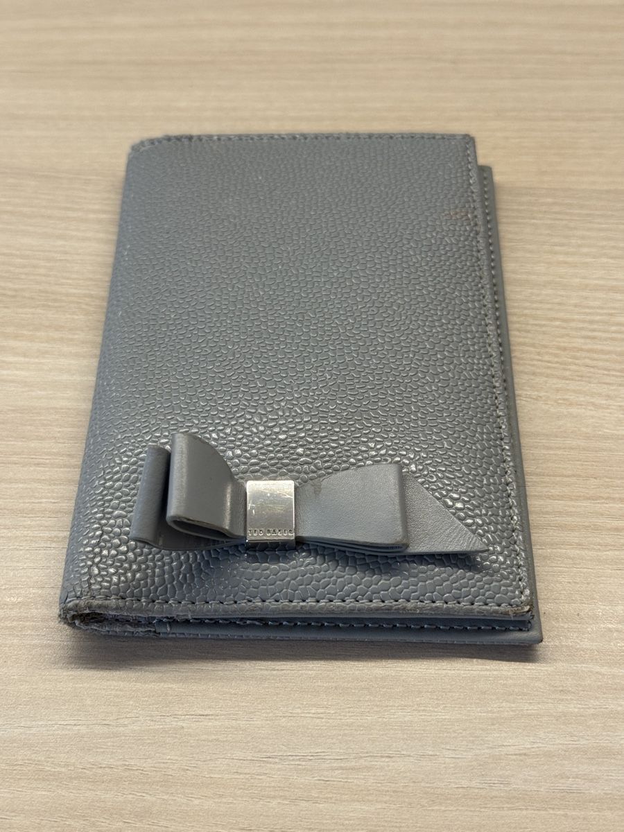 Ted Baker Portemonnaie: Ted Baker Passport Holder – Gebraucht aus Clarens von Ian_calvin 1